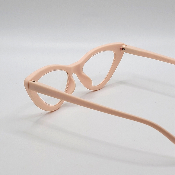 Fifi in the Summer (reader) - Picture 2 of 4